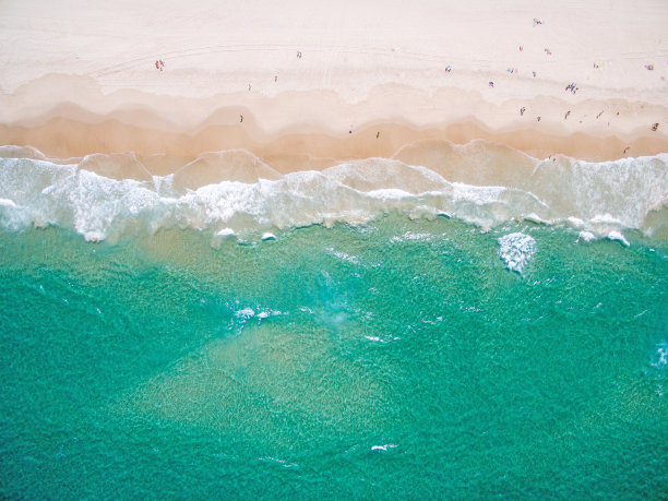 海滩海浪