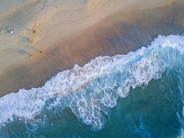 海滩海浪