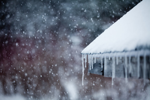 屋顶上的雪