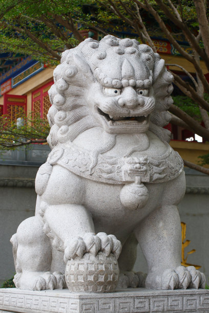 黄昏的中国石狮子