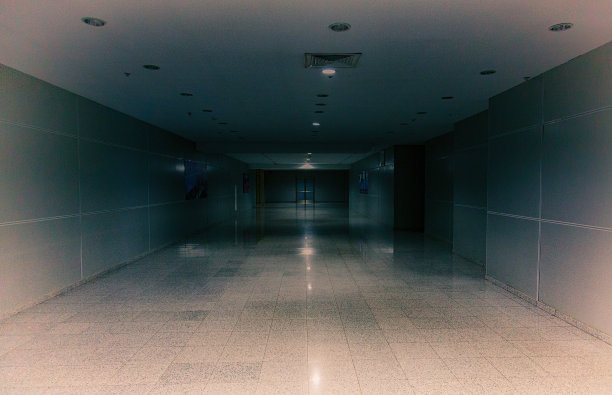 狭窄的走廊