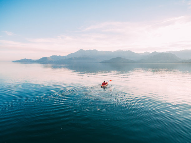 湖边旅游度假