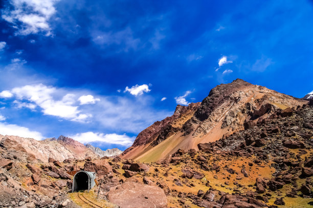 高山山顶矿场