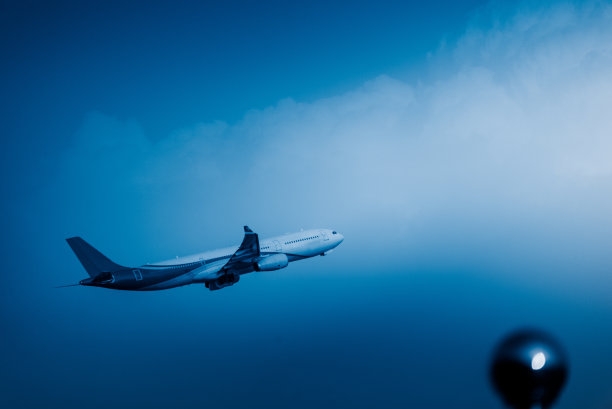 中华航空公司,飞机起飞