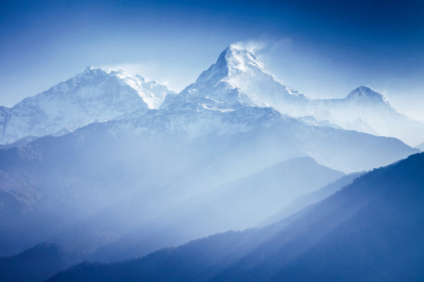 冰雪山峦