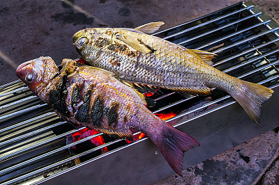 烤肉撸串烤鱼烧烤图片