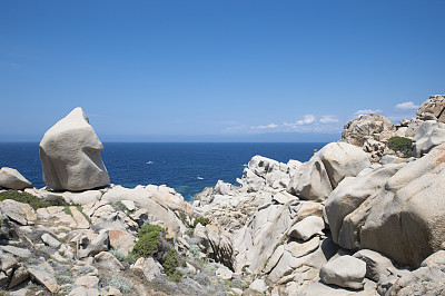 天空云层藏山峰