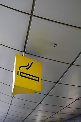 机场吸烟室