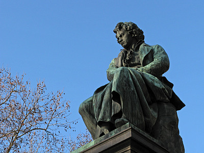 贝多芬雕塑像