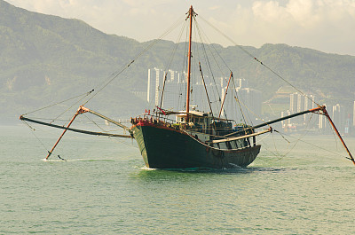 捕虾船