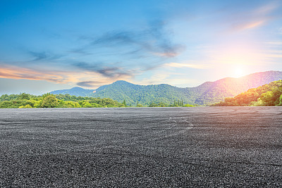 山峰公路日落风景