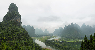 塔楼俯视桂林山水