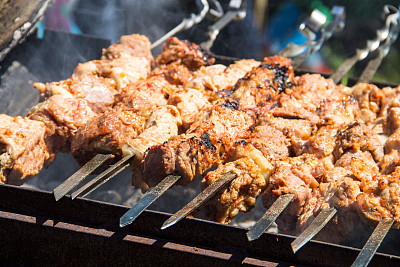 腌制碳烤牛肉