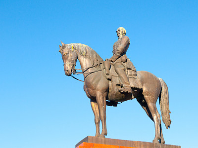 骑马铜像