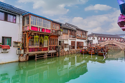 沿江江景