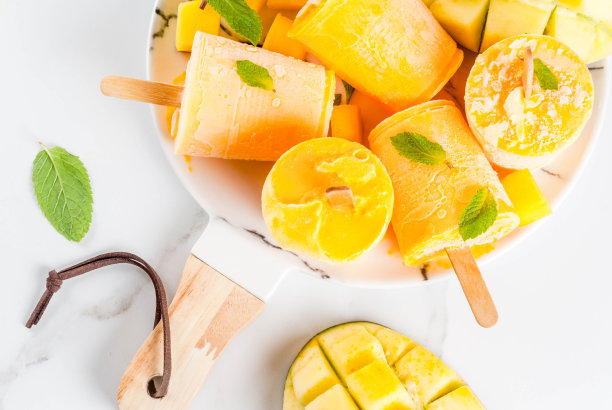 夏日清凉美味水果芒果酸奶