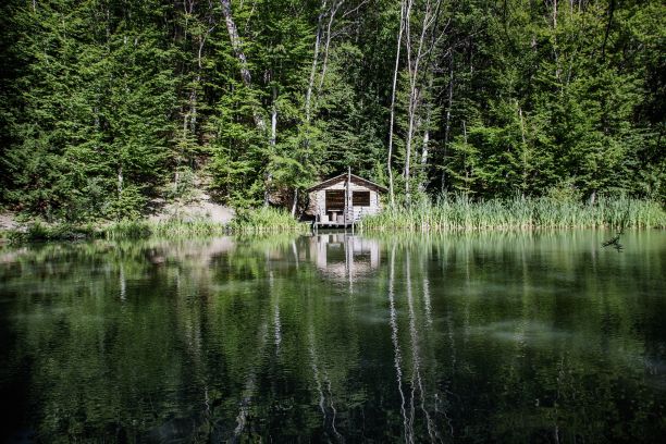 湖畔木屋