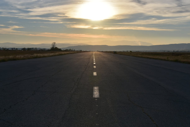 空荡荡的道路