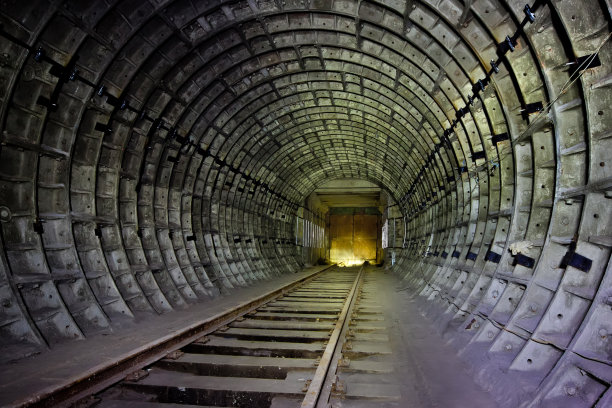 地铁隧道内施工