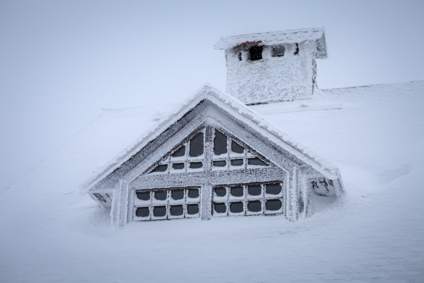 风雪中的小屋