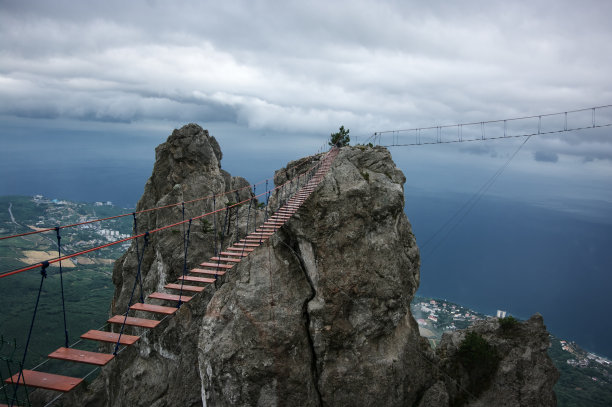 高山险峻