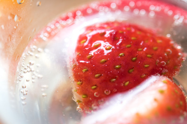 草莓气泡水