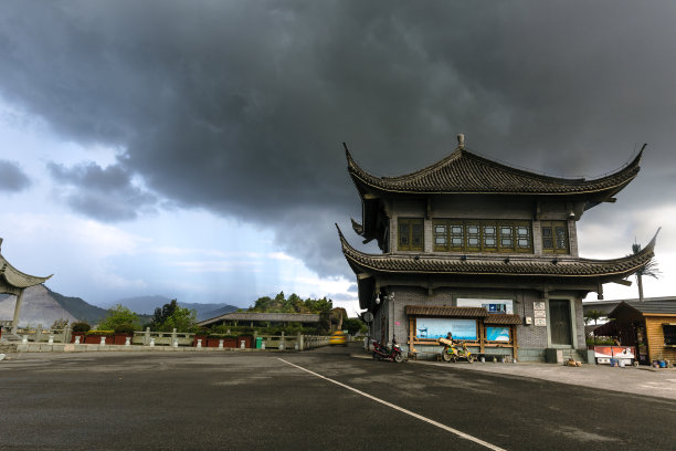 彩色雨景