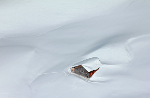 山林雪景