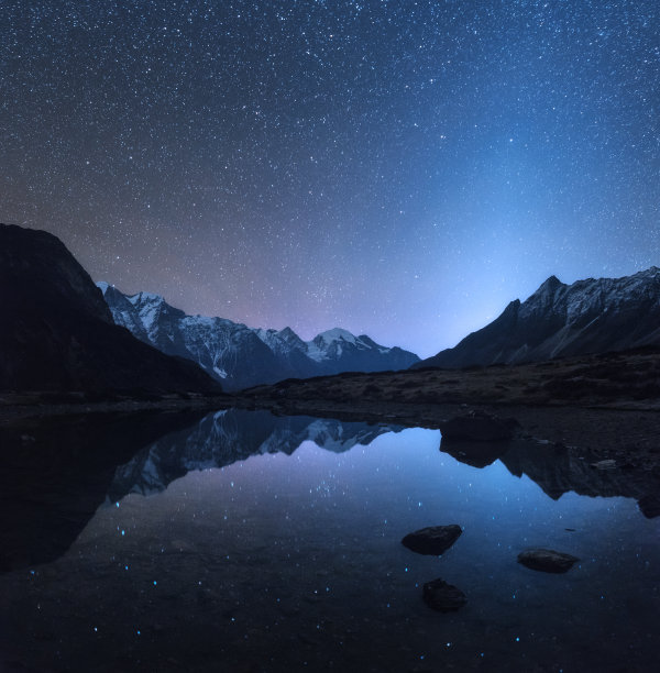 雪山星空风景山坡背景