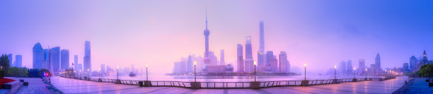 夕阳下的上海陆家嘴全景