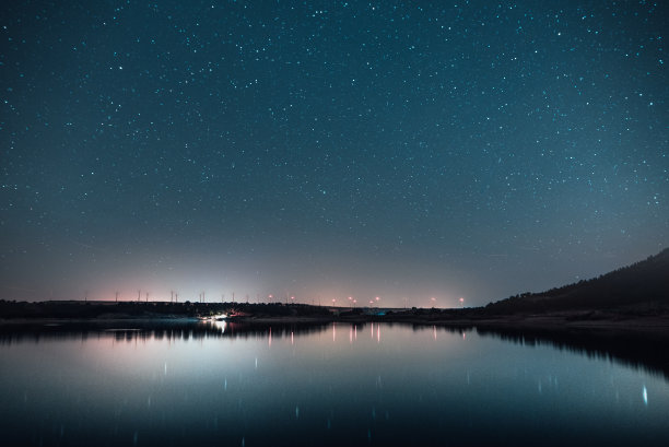 湖畔夜幕