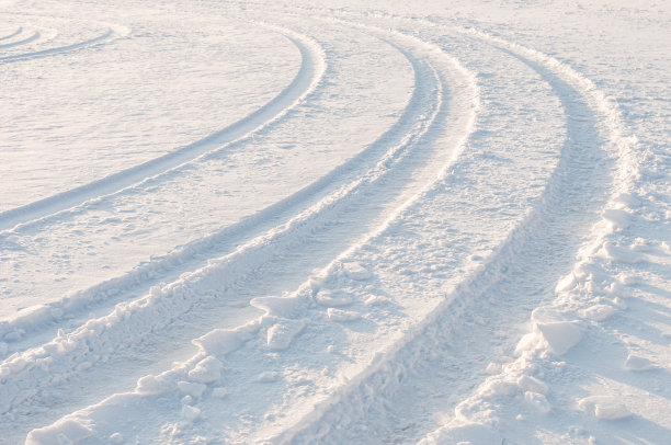 雪天路滑