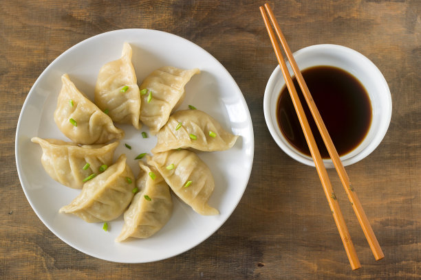 包饺子