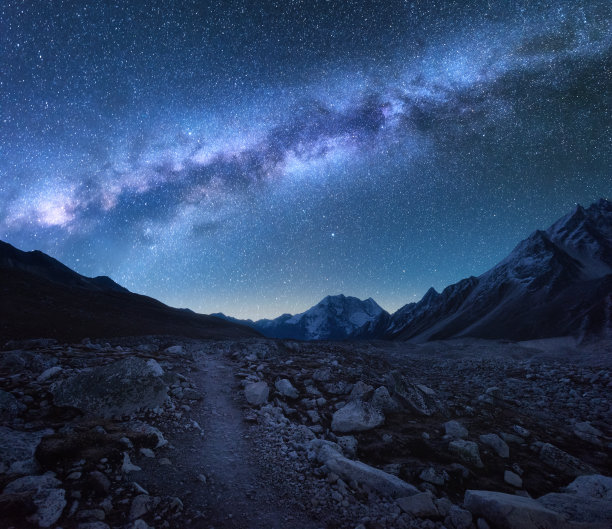 雪山星空风景山坡背景