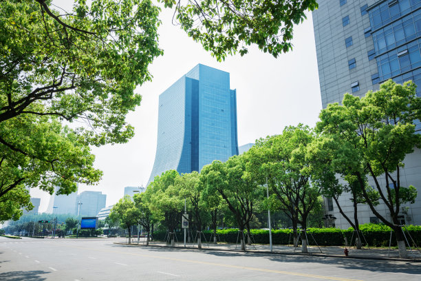 道路路面和深圳办公楼现代建筑
