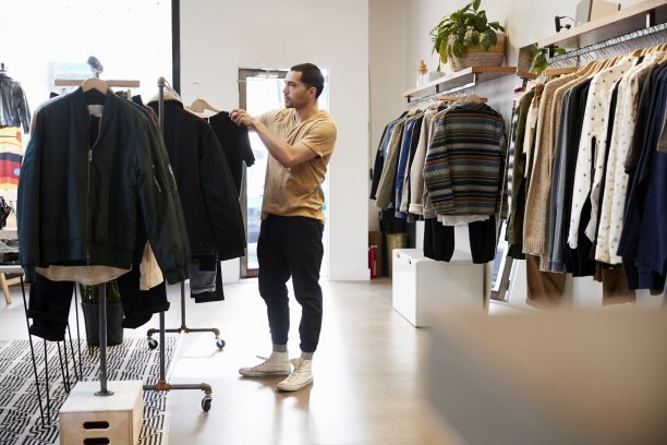 服装店橱窗展示