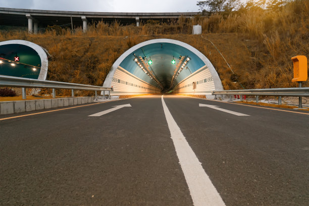 高速公路,隧道入口