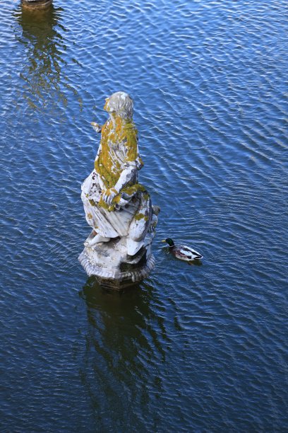 鸭子雕像