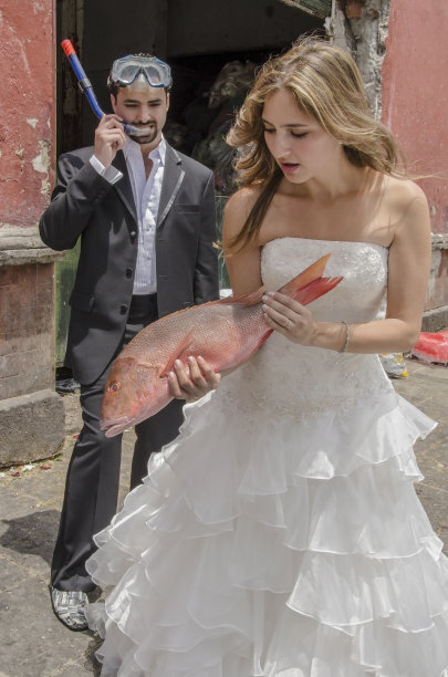 穿着婚纱的鱼
