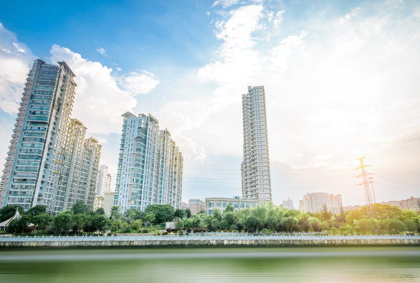 湖景地产广告