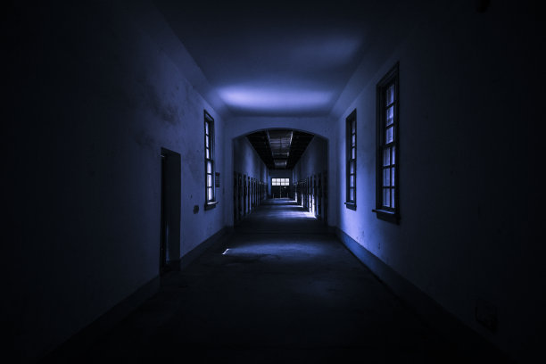 黑暗走廊