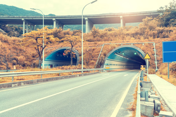 高速公路,隧道入口