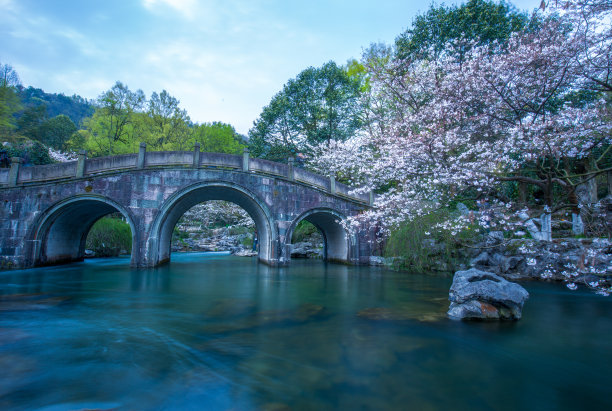 春季彩虹桥