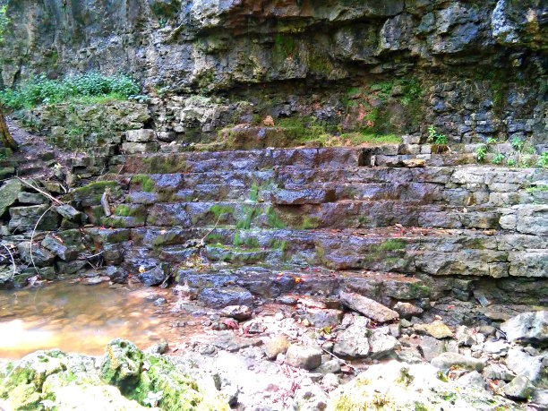 石墙窑洞