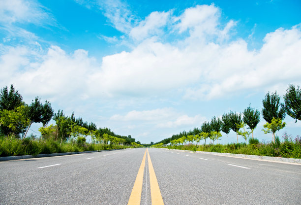 空荡荡的道路