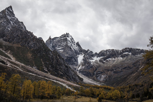 石头山