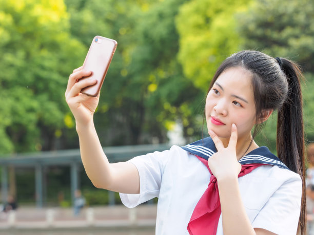 美女大学生