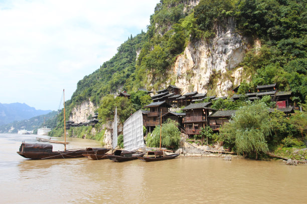 河道 水坝