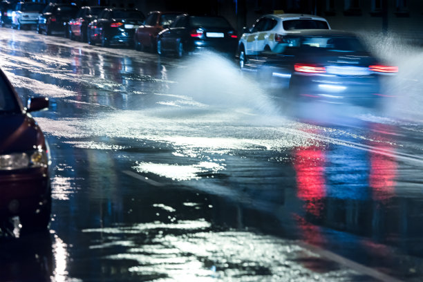 雨中驾驶