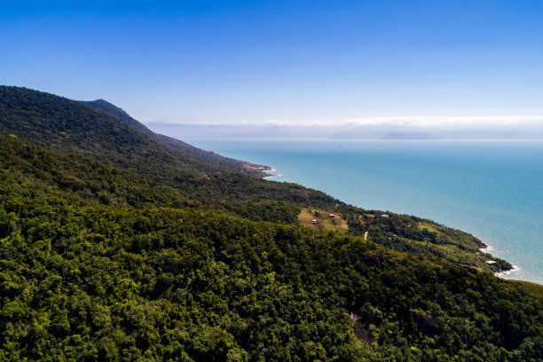 航拍海岛丛林风景